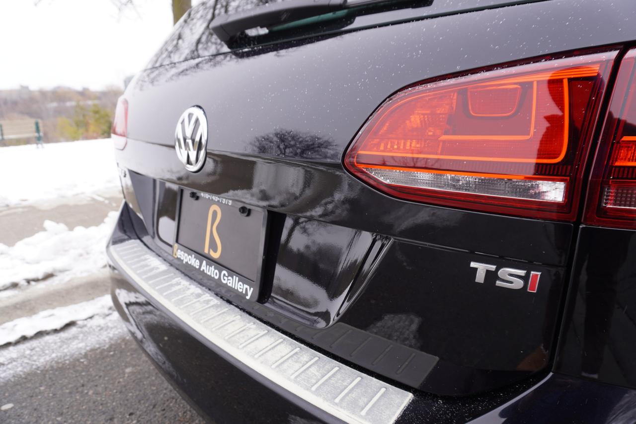 2017 Volkswagen Golf SportWagen 1 OWNER / MANUAL / LEATHER / PANOROOF / VERSATILE Photo