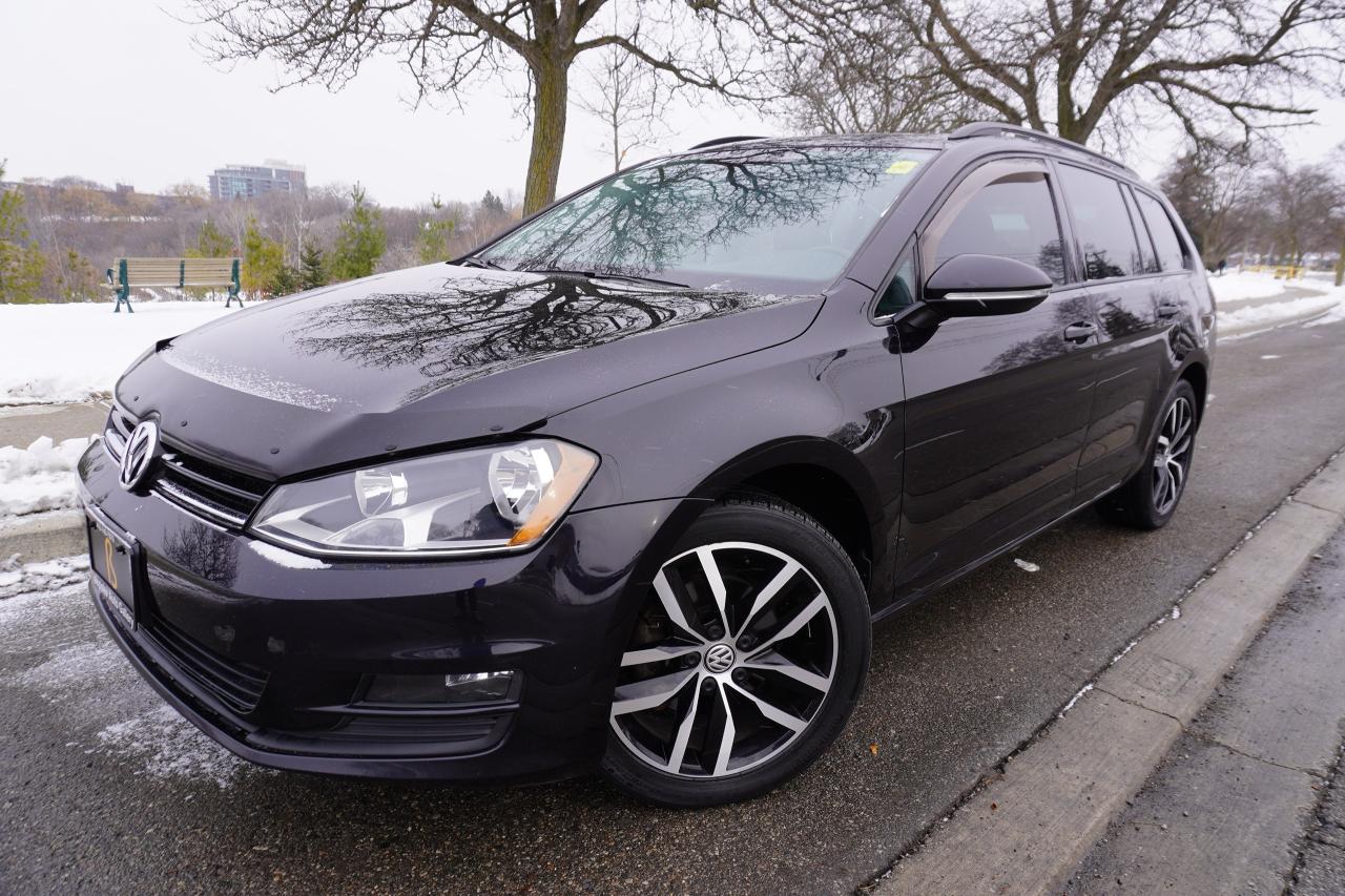 2017 Volkswagen Golf SportWagen 1 OWNER / MANUAL / LEATHER / PANOROOF / VERSATILE