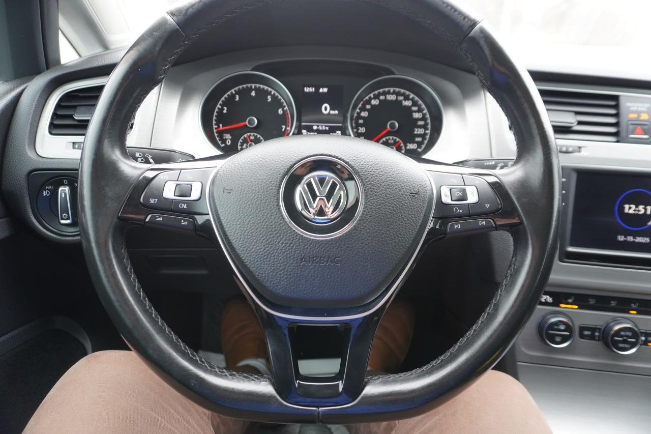 2017 Volkswagen Golf SportWagen 1 OWNER / MANUAL / LEATHER / PANOROOF / VERSATILE Photo