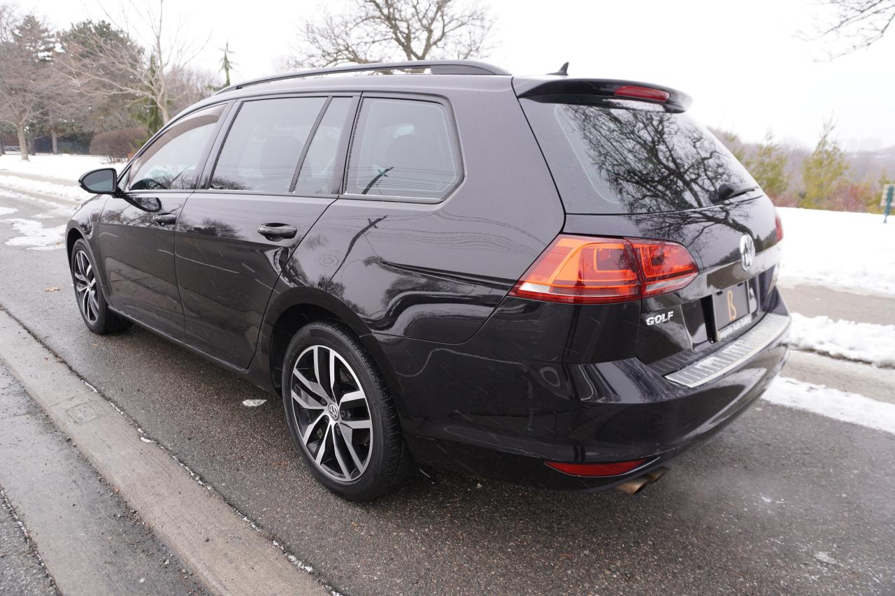 2017 Volkswagen Golf SportWagen 1 OWNER / MANUAL / LEATHER / PANOROOF / VERSATILE Photo2