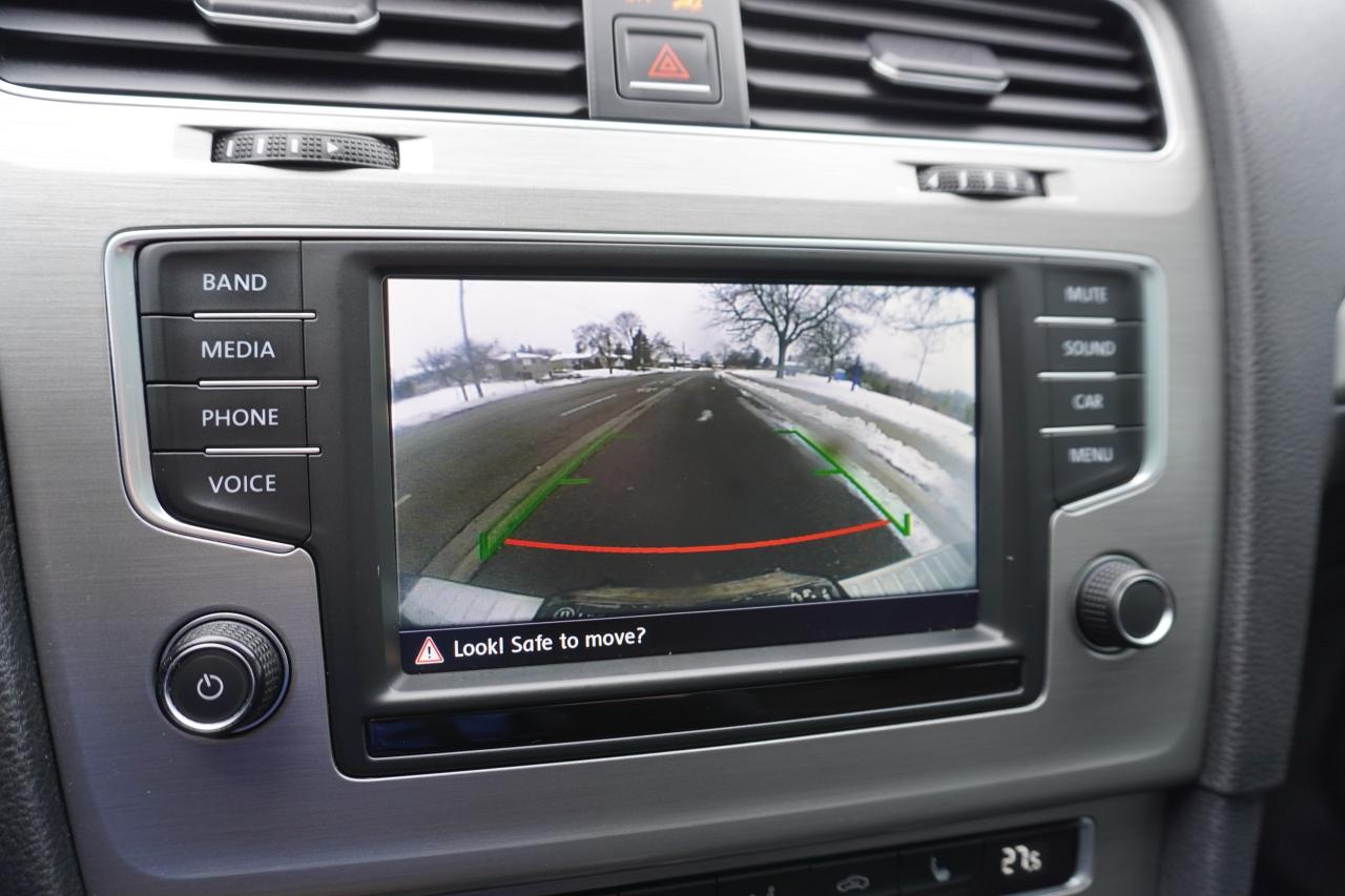 2017 Volkswagen Golf SportWagen 1 OWNER / MANUAL / LEATHER / PANOROOF / VERSATILE Photo