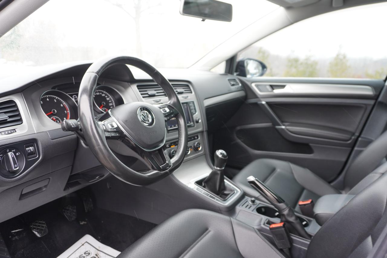 2017 Volkswagen Golf SportWagen 1 OWNER / MANUAL / LEATHER / PANOROOF / VERSATILE Photo