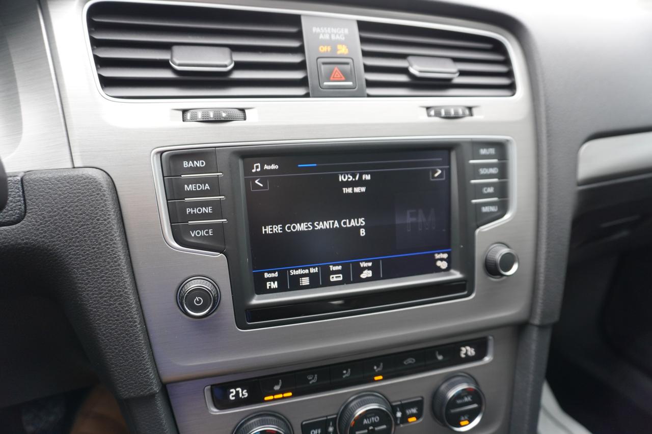 2017 Volkswagen Golf SportWagen 1 OWNER / MANUAL / LEATHER / PANOROOF / VERSATILE Photo