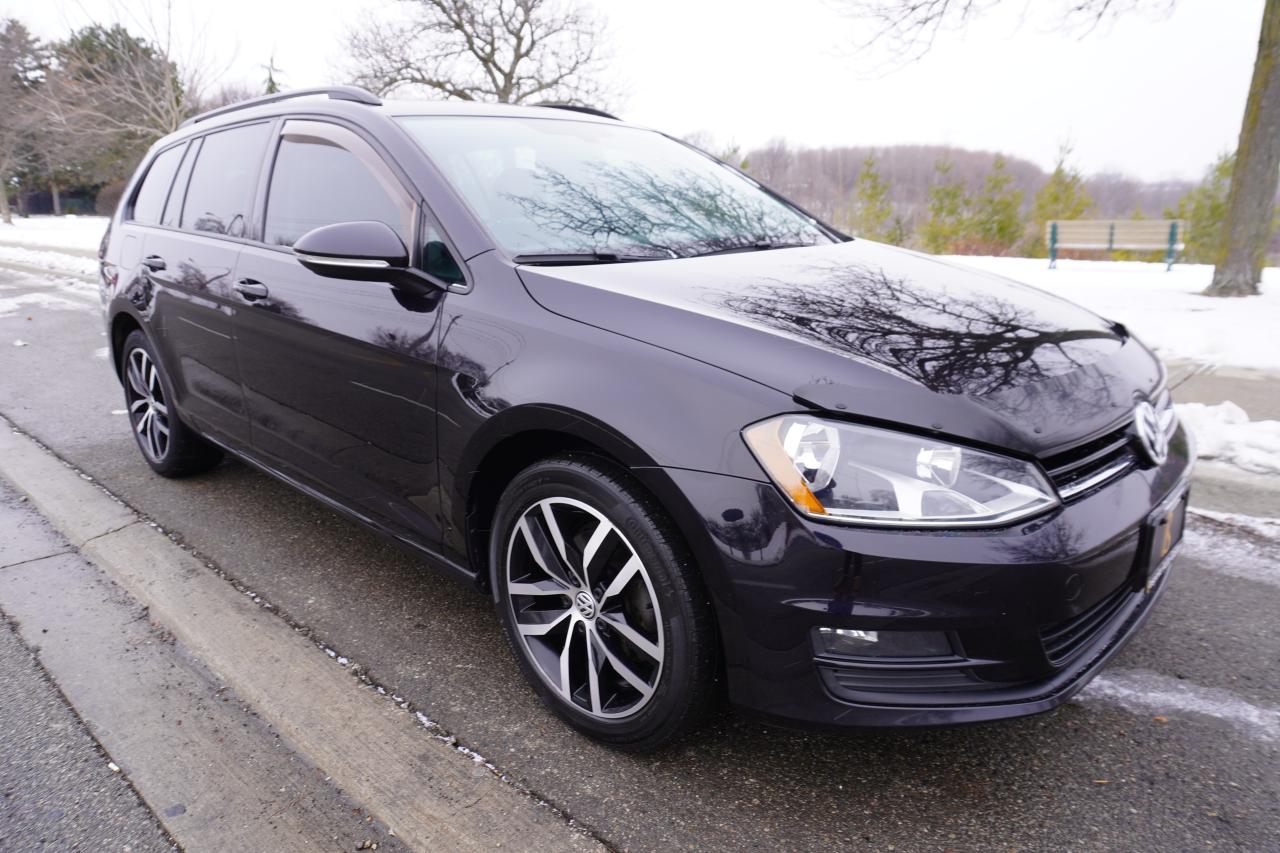 2017 Volkswagen Golf SportWagen 1 OWNER / MANUAL / LEATHER / PANOROOF / VERSATILE Photo