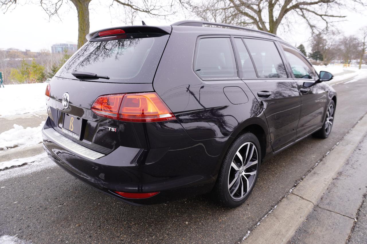 2017 Volkswagen Golf SportWagen 1 OWNER / MANUAL / LEATHER / PANOROOF / VERSATILE Photo