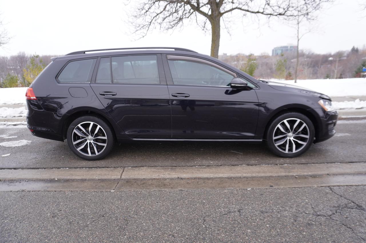 2017 Volkswagen Golf SportWagen 1 OWNER / MANUAL / LEATHER / PANOROOF / VERSATILE Photo4