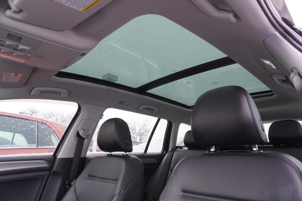 2017 Volkswagen Golf SportWagen 1 OWNER / MANUAL / LEATHER / PANOROOF / VERSATILE Photo