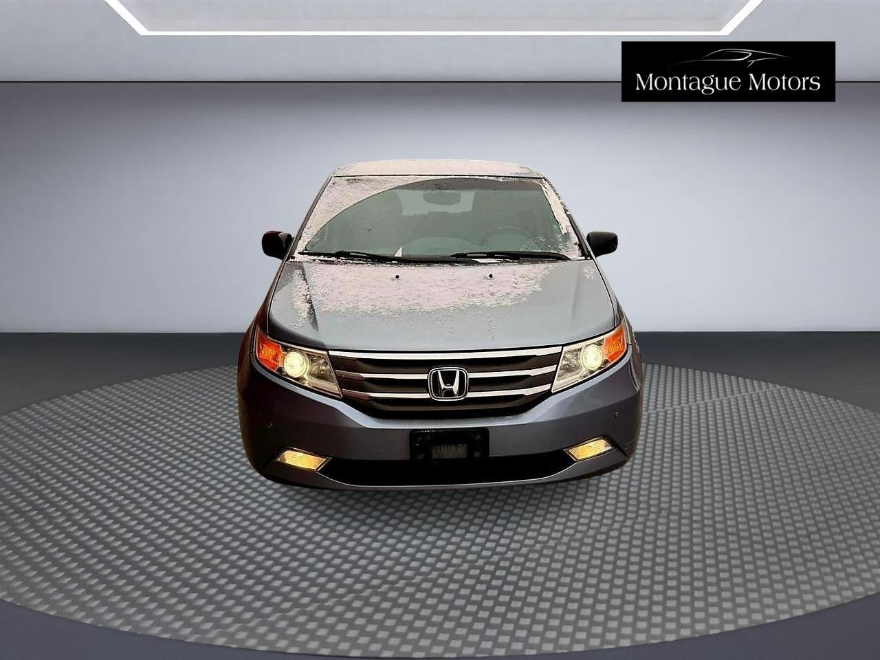 2011 Honda Odyssey Touring with Rear Entertainment System and Navigation Photo