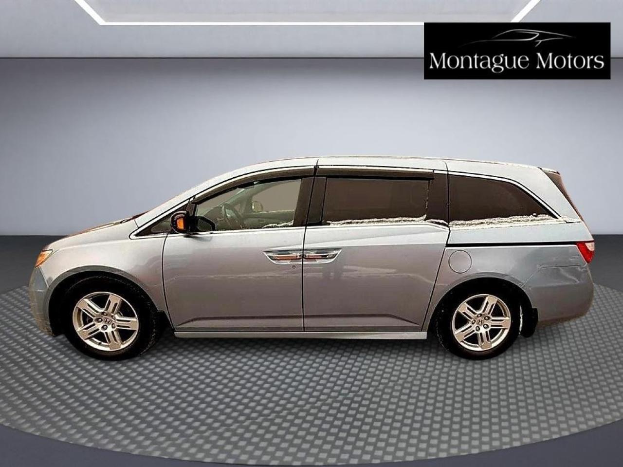 2011 Honda Odyssey Touring with Rear Entertainment System and Navigation Photo