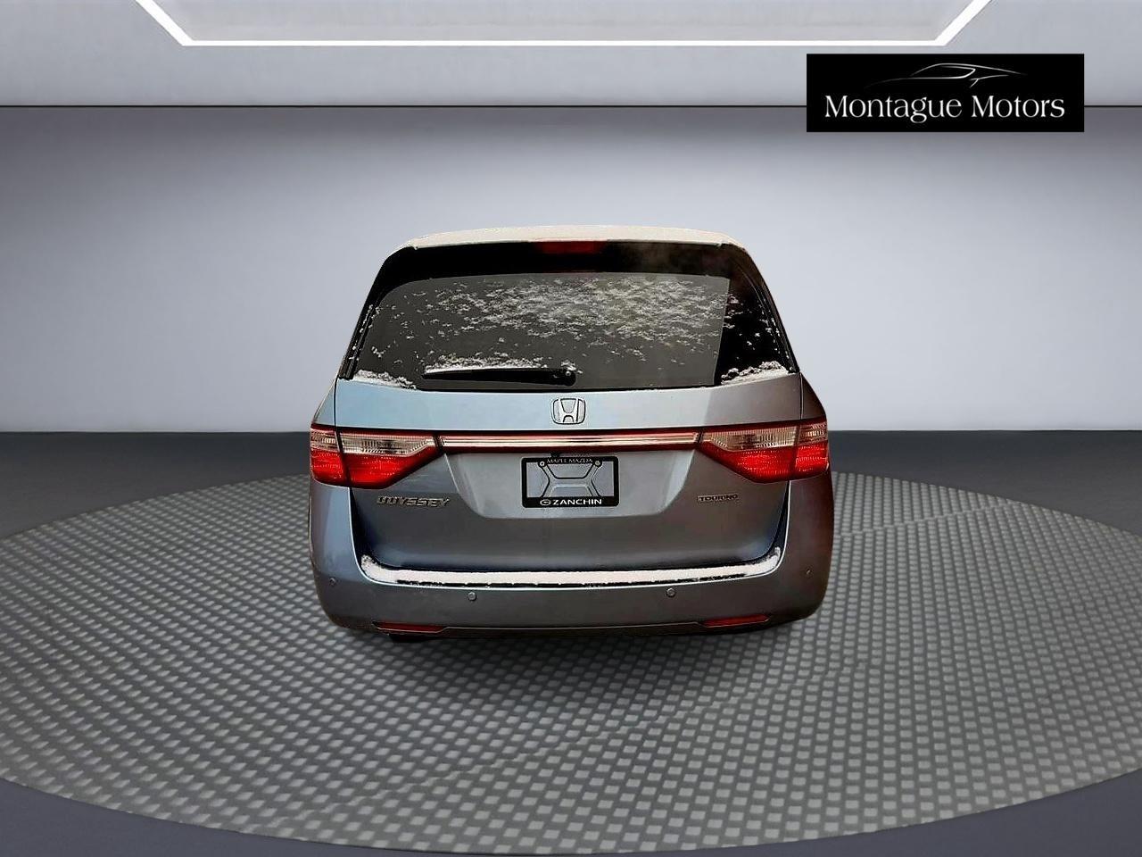 2011 Honda Odyssey Touring with Rear Entertainment System and Navigation Photo