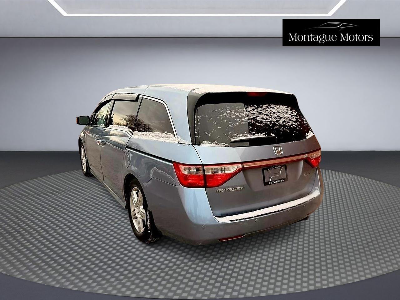 2011 Honda Odyssey Touring with Rear Entertainment System and Navigation Photo