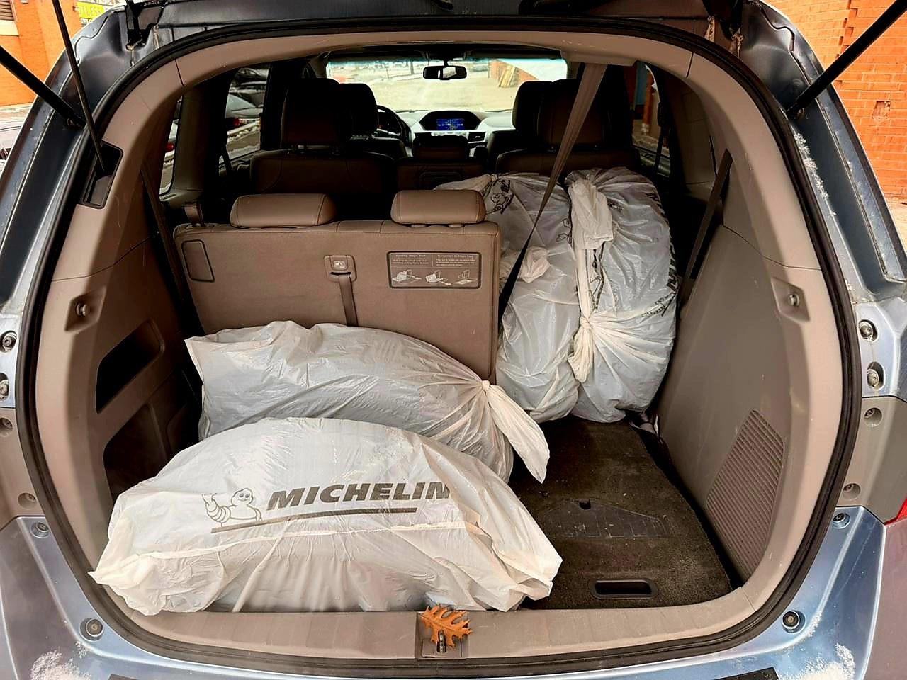 2011 Honda Odyssey Touring with Rear Entertainment System and Navigation Photo