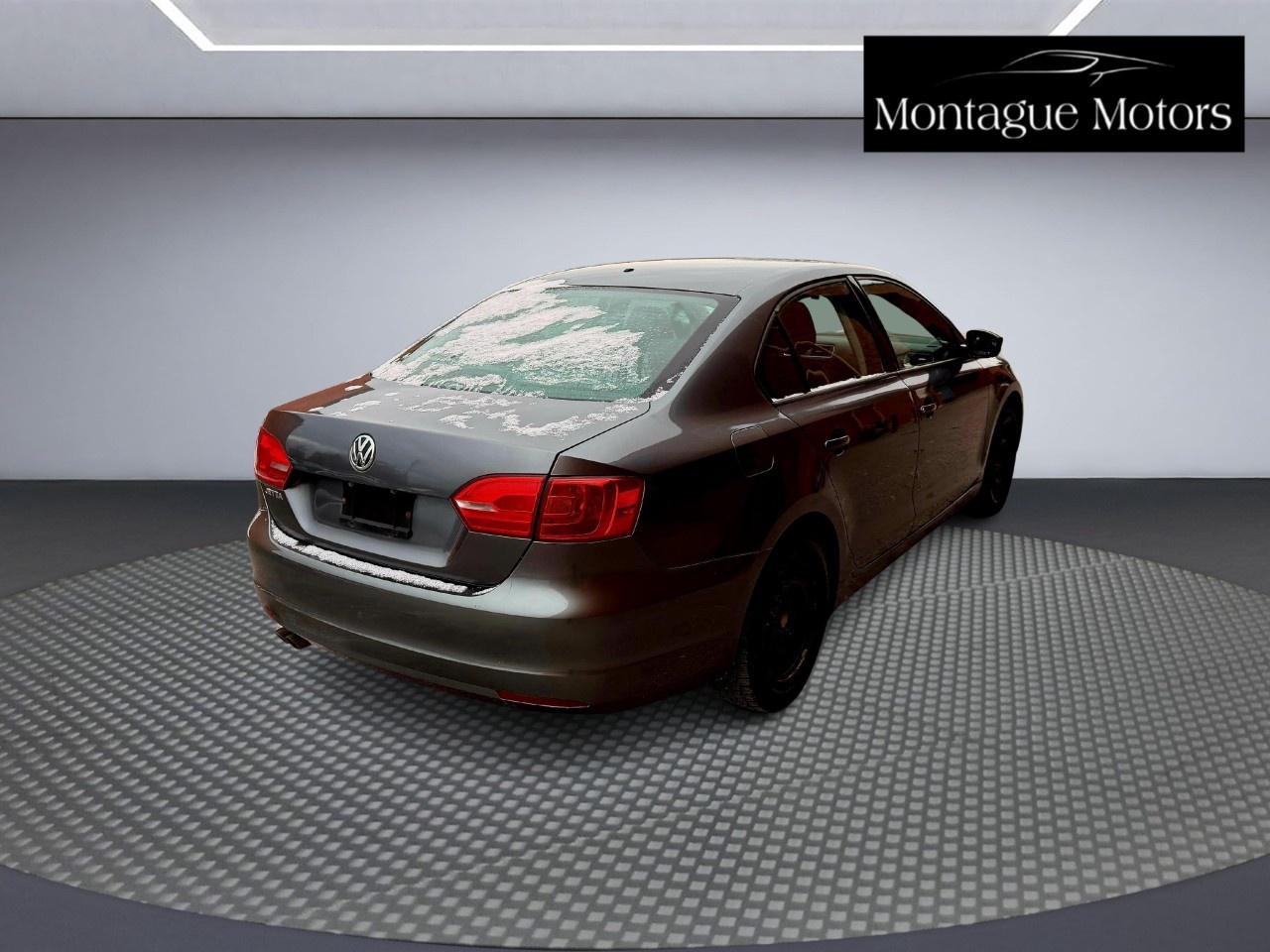 2012 Volkswagen Jetta Sedan 4DR 2.0L MAN TRENDLINE Photo