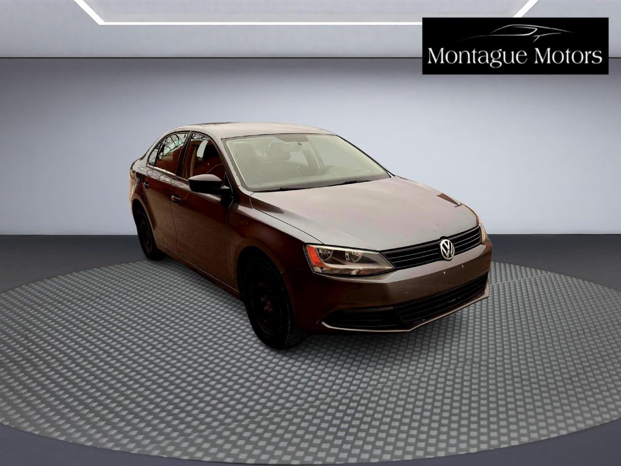 2012 Volkswagen Jetta Sedan 4DR 2.0L MAN TRENDLINE Photo2