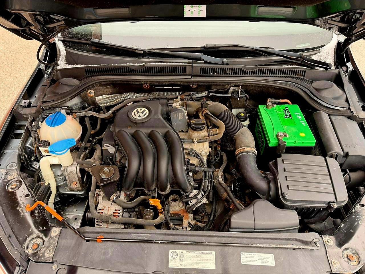 2012 Volkswagen Jetta Sedan 4DR 2.0L MAN TRENDLINE Photo