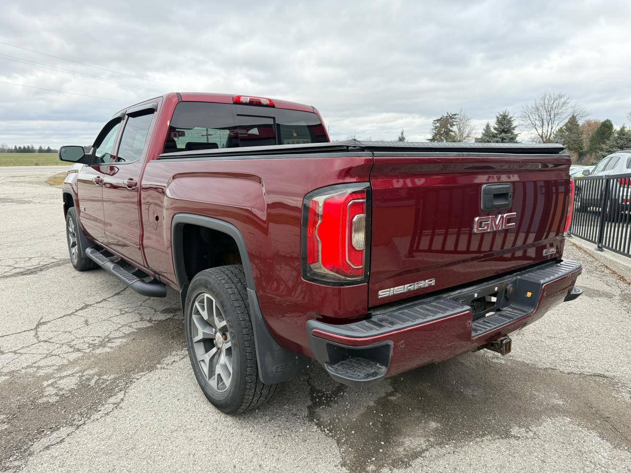 2017 GMC Sierra 1500 SLT | Navigation | Backup Camera | Heated Seats Photo2