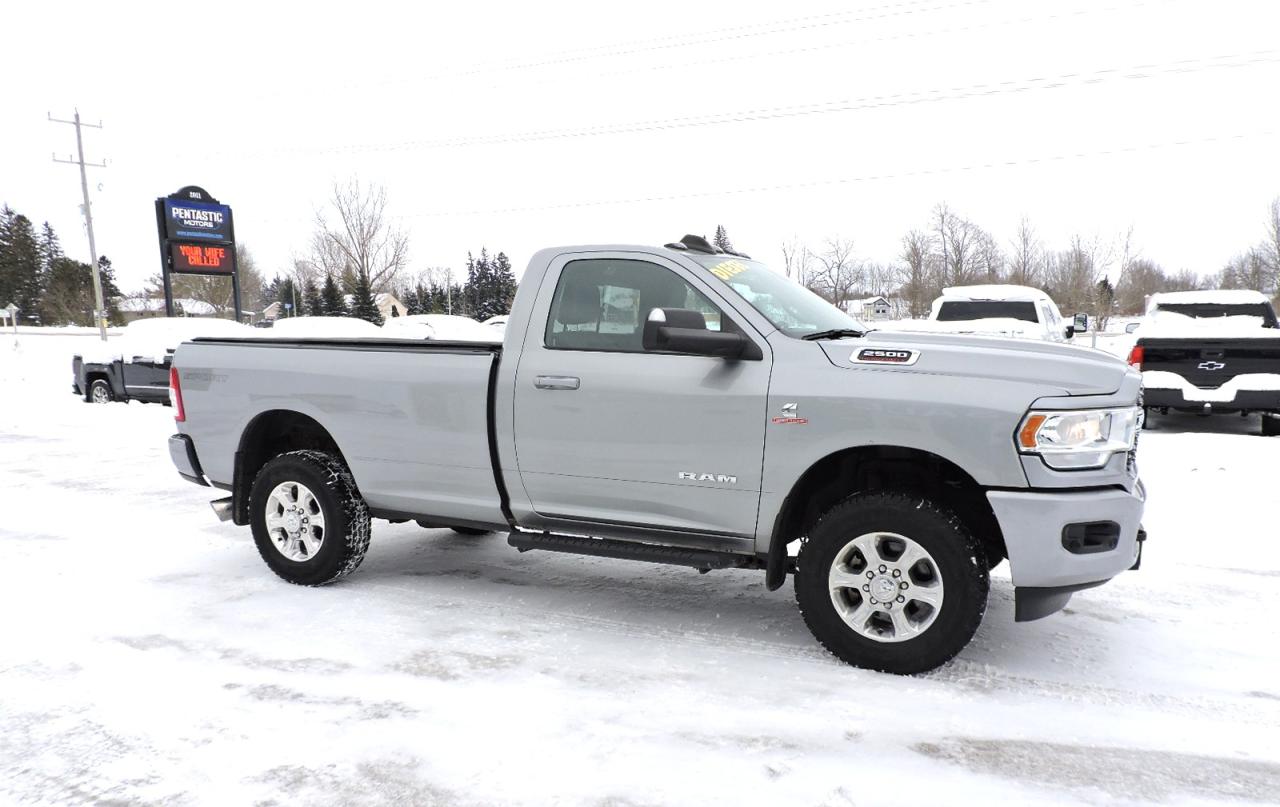 2022 RAM 2500 Big Horn 6.7L Cummins 4X4 Only 33000 KMS Photo2