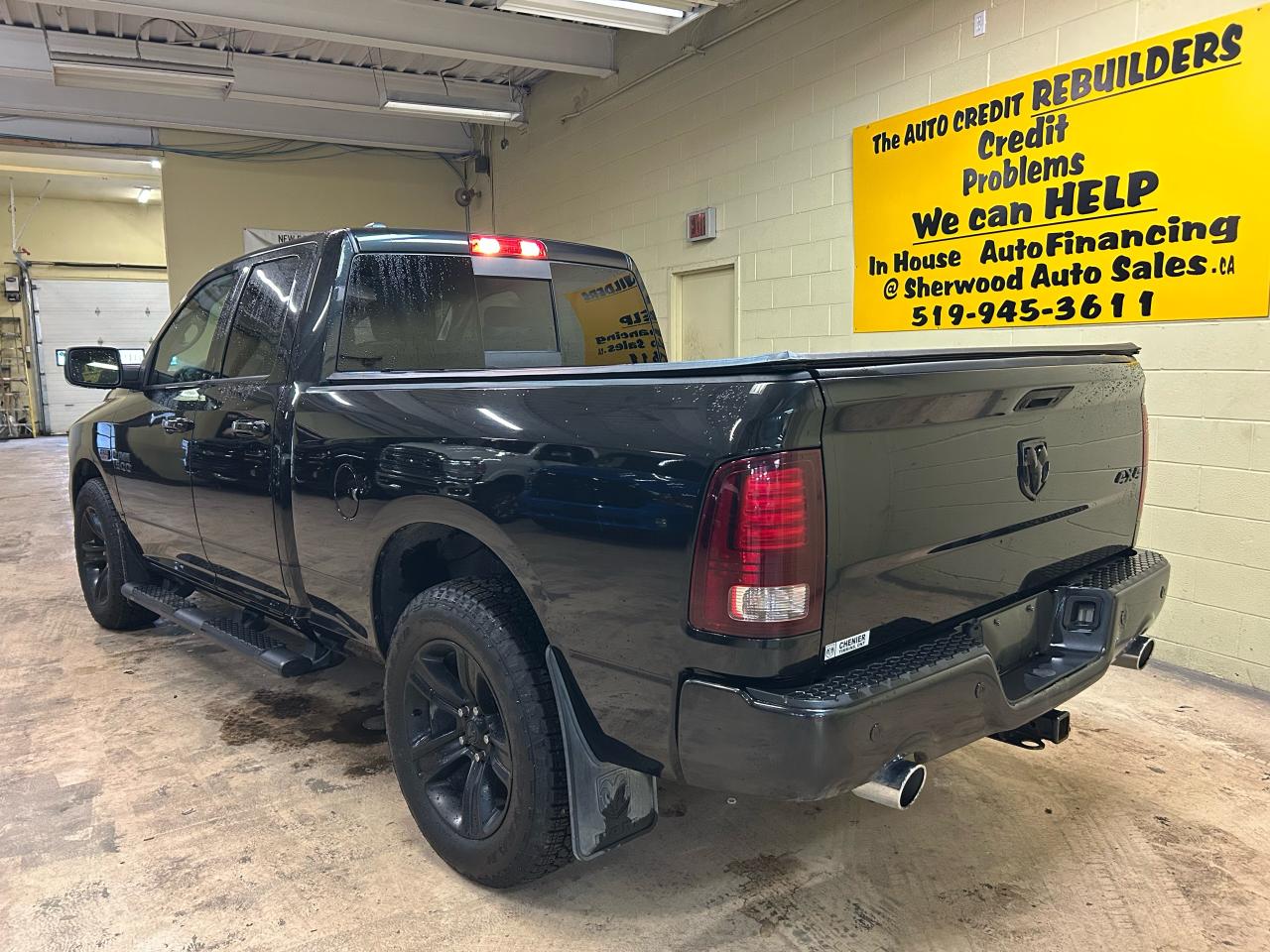 2017 RAM 1500 SPORT Photo3