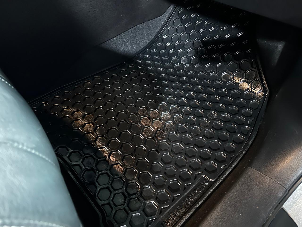 2017 Toyota Highlander SE | LEATHER | HEATED SEATS | SUNROOF | 7 PASSENG Photo