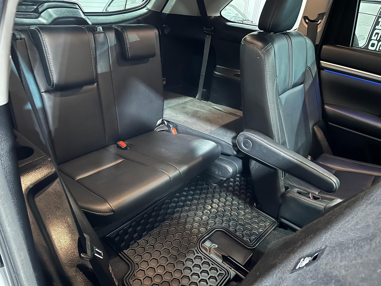 2017 Toyota Highlander SE | LEATHER | HEATED SEATS | SUNROOF | 7 PASSENG Photo