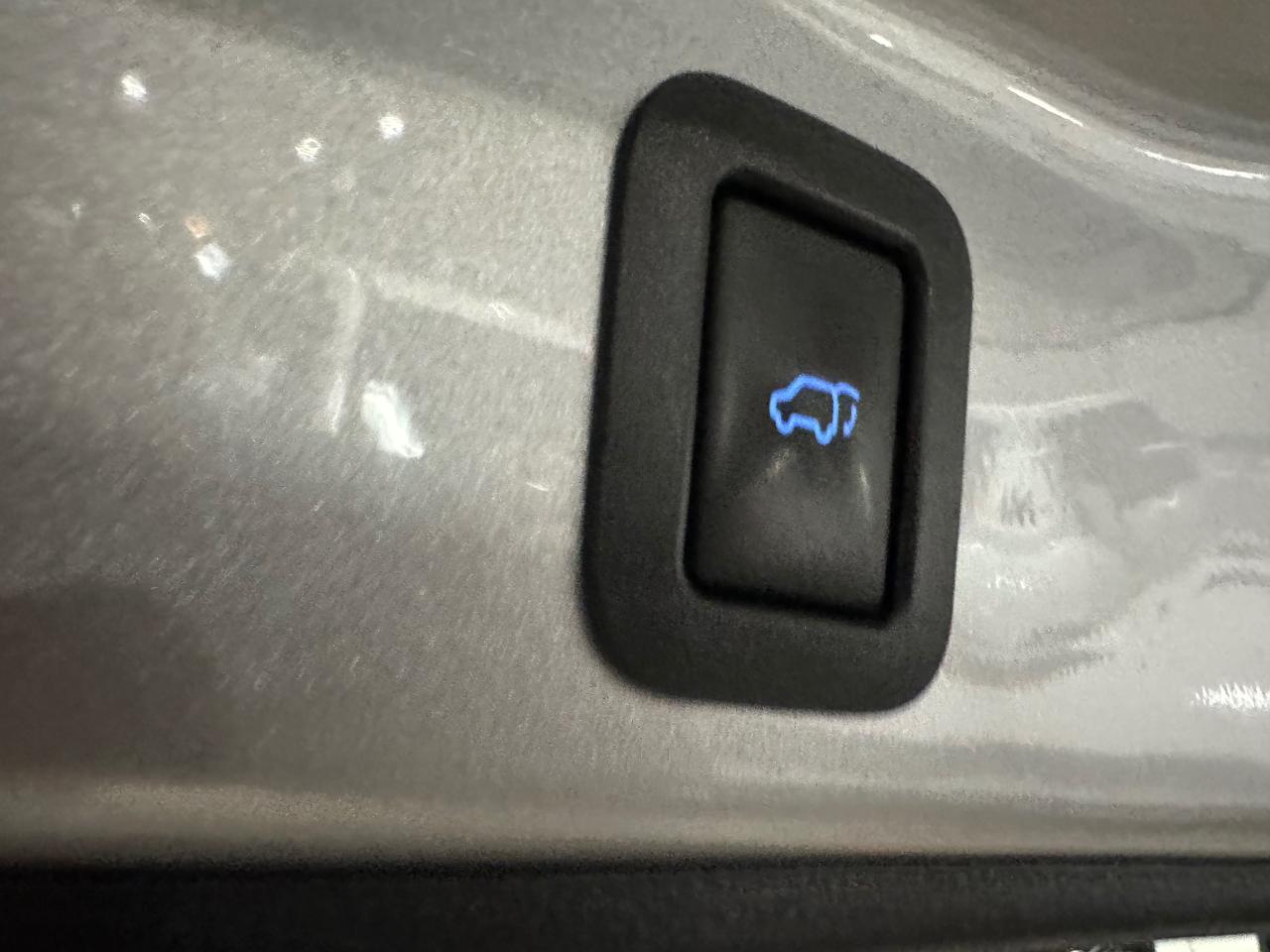 2017 Toyota Highlander SE | LEATHER | HEATED SEATS | SUNROOF | 7 PASSENG Photo