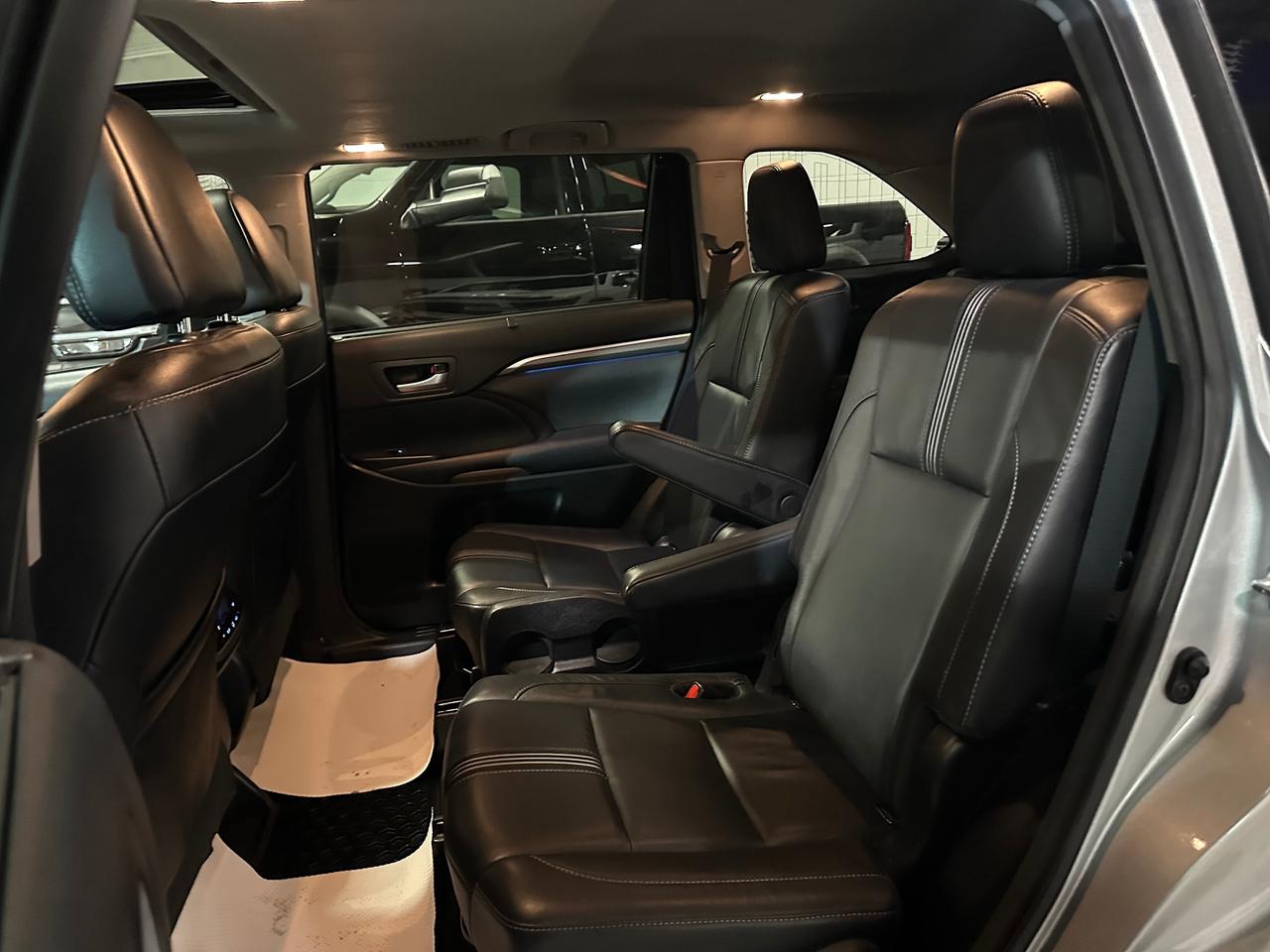 2017 Toyota Highlander SE | LEATHER | HEATED SEATS | SUNROOF | 7 PASSENG Photo