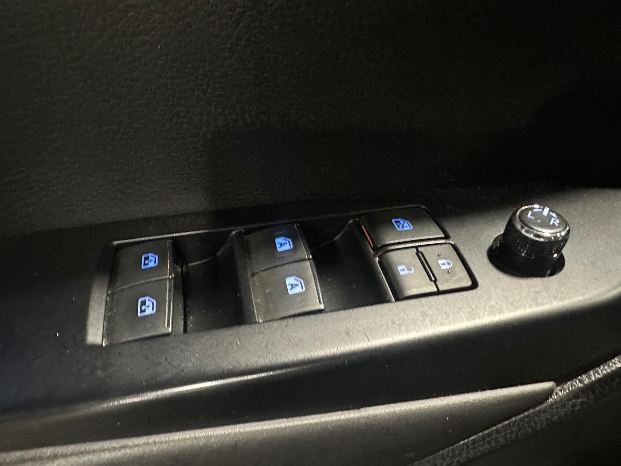 2017 Toyota Highlander SE | LEATHER | HEATED SEATS | SUNROOF | 7 PASSENG Photo