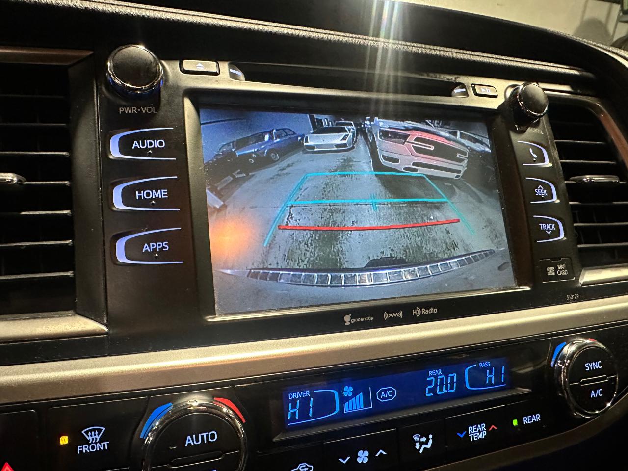 2017 Toyota Highlander SE | LEATHER | HEATED SEATS | SUNROOF | 7 PASSENG Photo