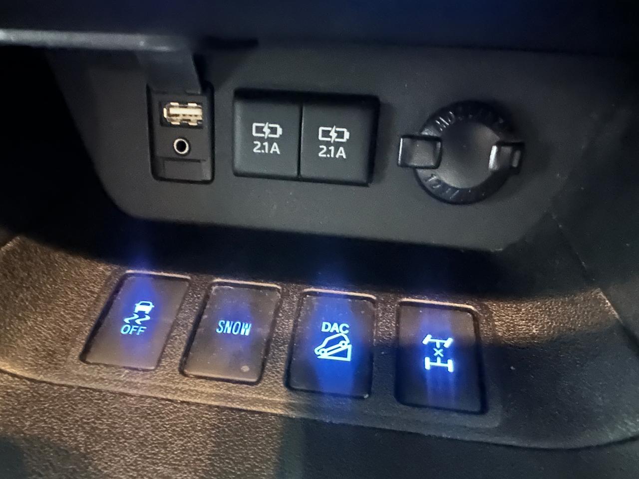 2017 Toyota Highlander SE | LEATHER | HEATED SEATS | SUNROOF | 7 PASSENG Photo