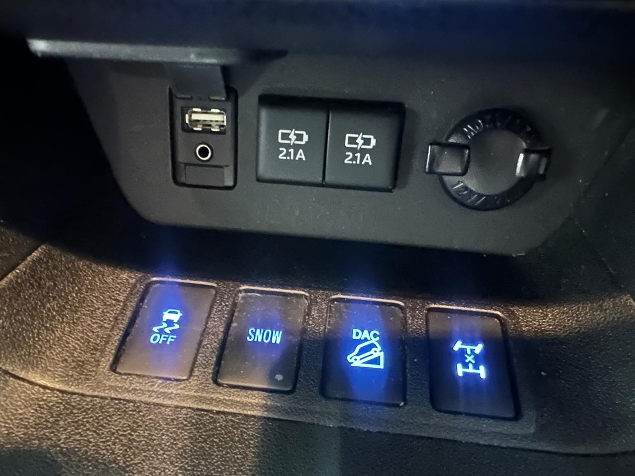 2017 Toyota Highlander SE | LEATHER | HEATED SEATS | SUNROOF | 7 PASSENG Photo