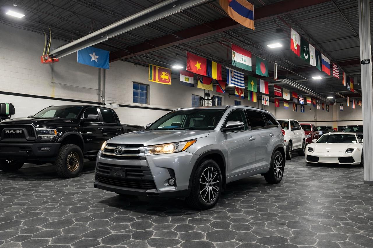 2017 Toyota Highlander SE | LEATHER | HEATED SEATS | SUNROOF | 7 PASSENG Photo