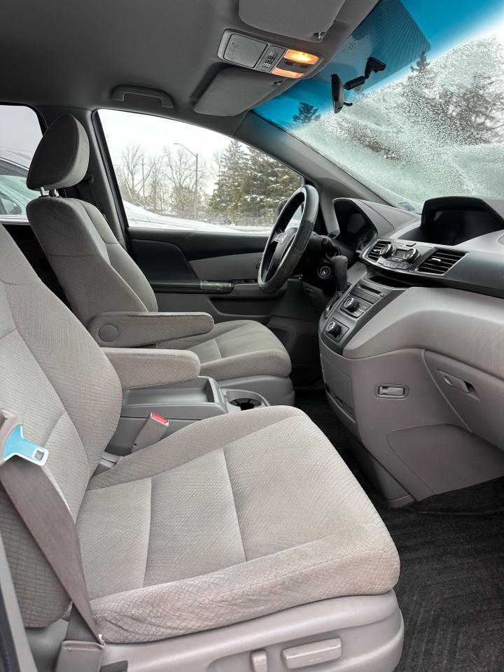 2014 Honda Odyssey SE Photo4