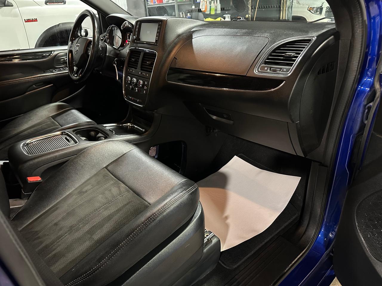 2019 Dodge Grand Caravan 35th Anniversary Photo