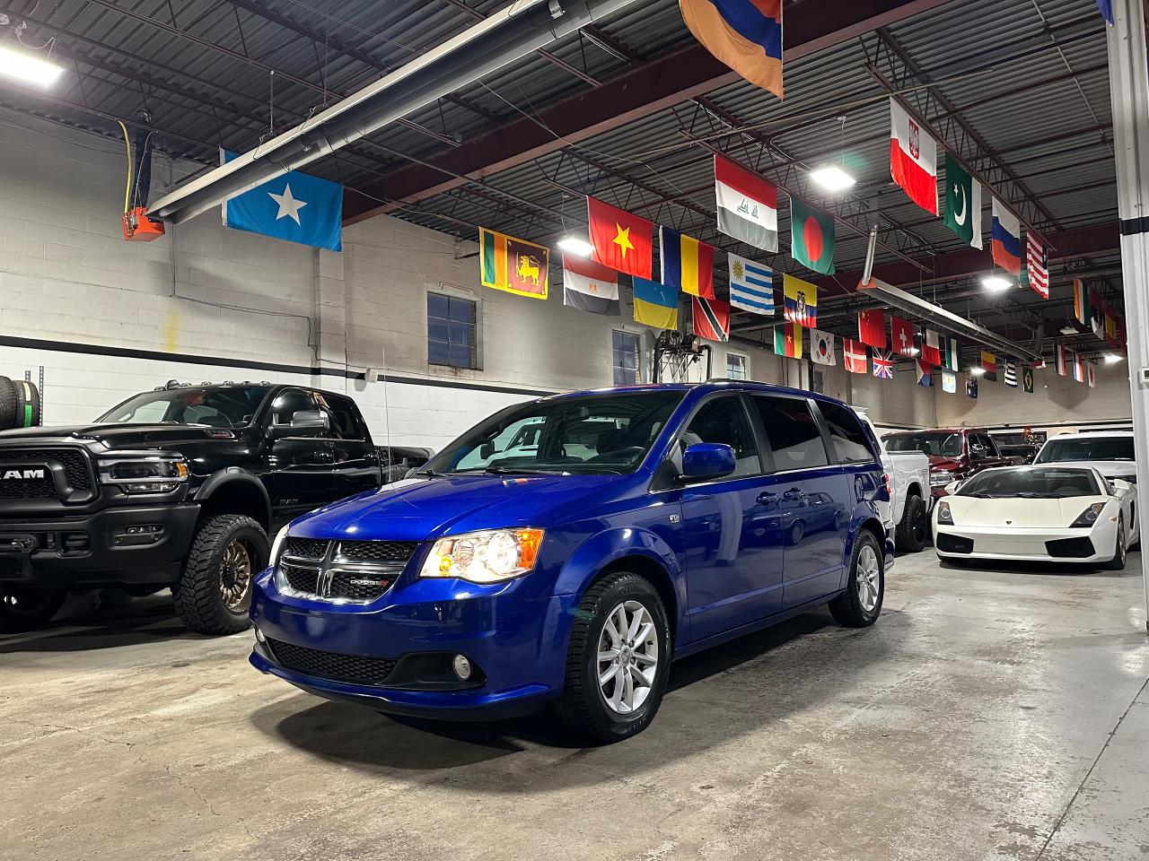 2019 Dodge Grand Caravan 35th Anniversary Photo0