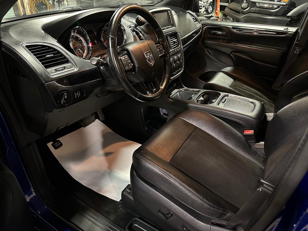 2019 Dodge Grand Caravan 35th Anniversary Photo