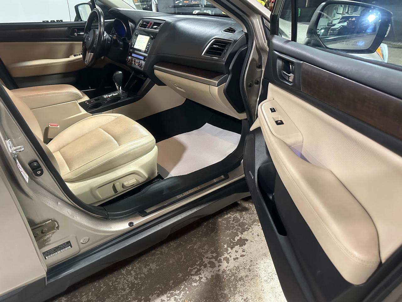 2016 Subaru Outback 3.6R w/Limited & Tech Pkg Photo