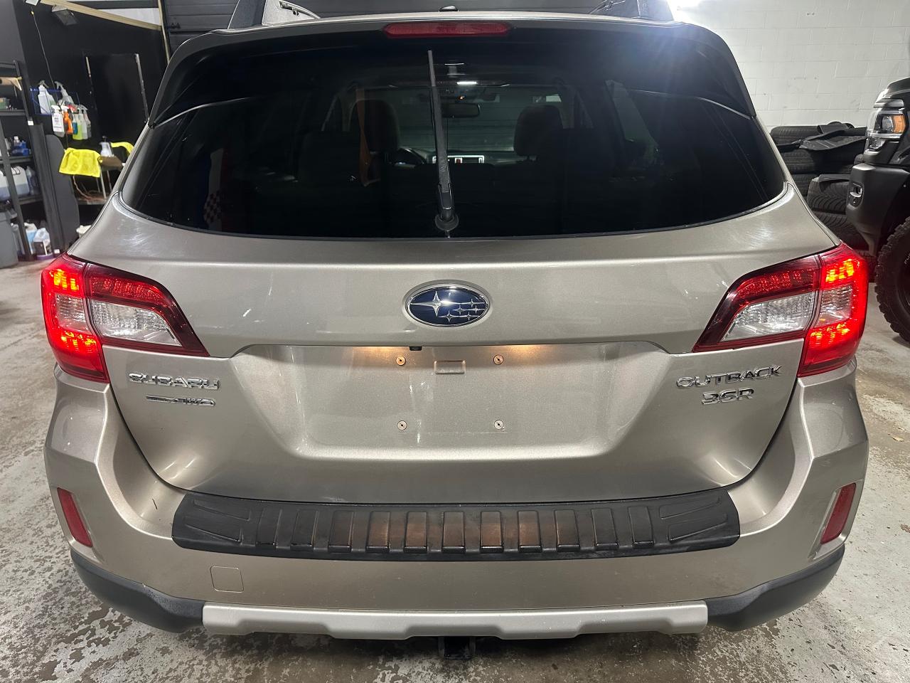 2016 Subaru Outback 3.6R w/Limited & Tech Pkg Photo