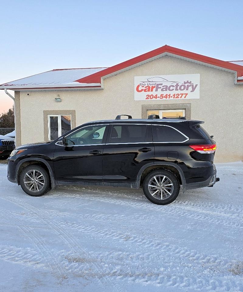 2017 Toyota Highlander XLE 7 Passenger | Low KM | Sunroof - Photo #1