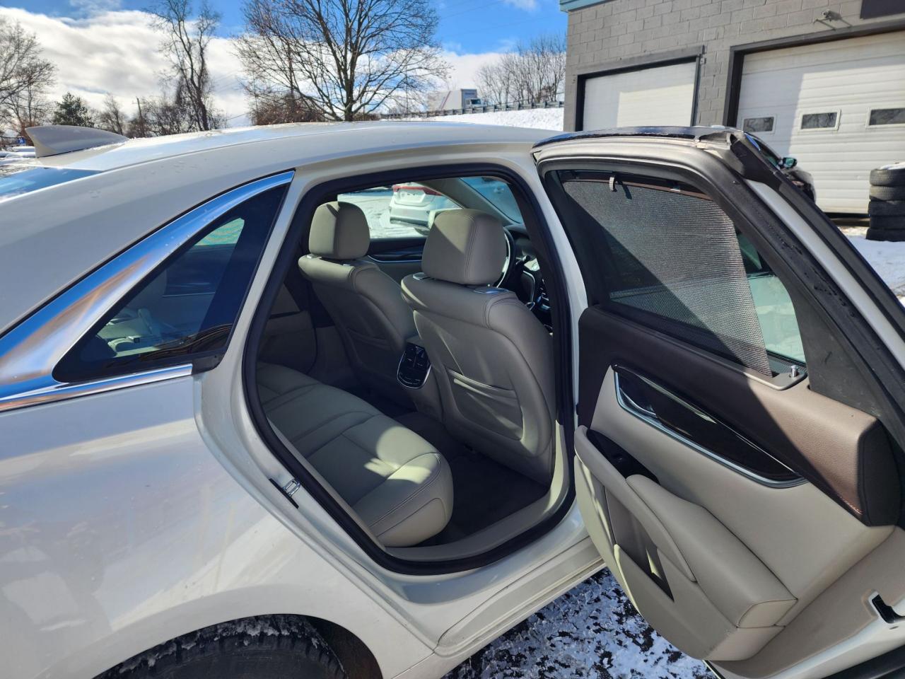 2015 Cadillac XTS Premium l Clean Carfax l Low Mileage l AWD l V6