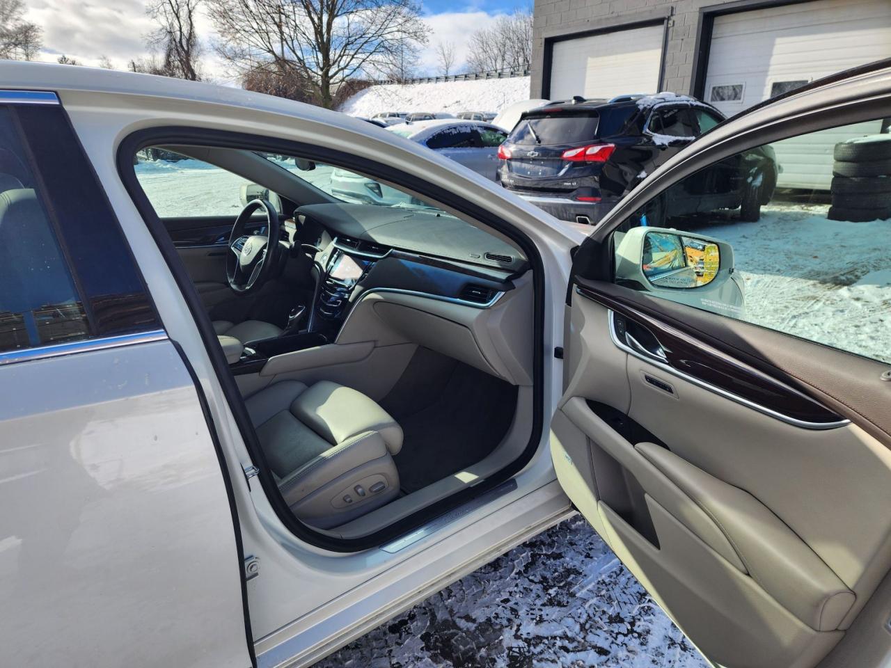 2015 Cadillac XTS Premium l Clean Carfax l Low Mileage l AWD l V6