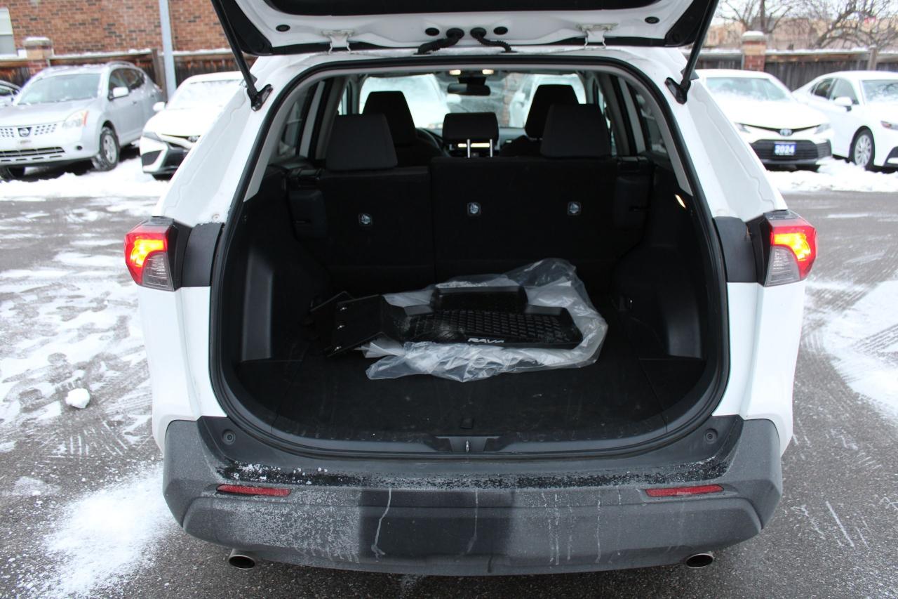 2024 Toyota RAV4 LE AWD Photo