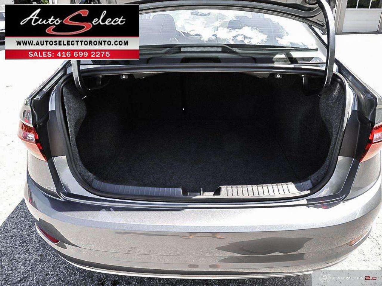 2019 Volkswagen Jetta Highline Apple Carplay - Leather - Sunroof - Well Maintaine Photo