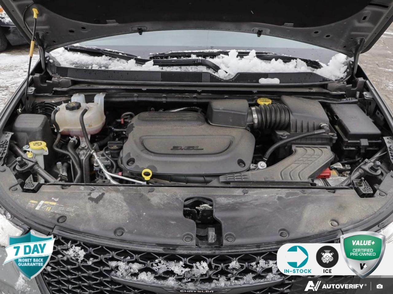 2025 Chrysler Pacifica Limited VENTED/HEATED LEATHER SEATS | POWER SUNROOF Photo