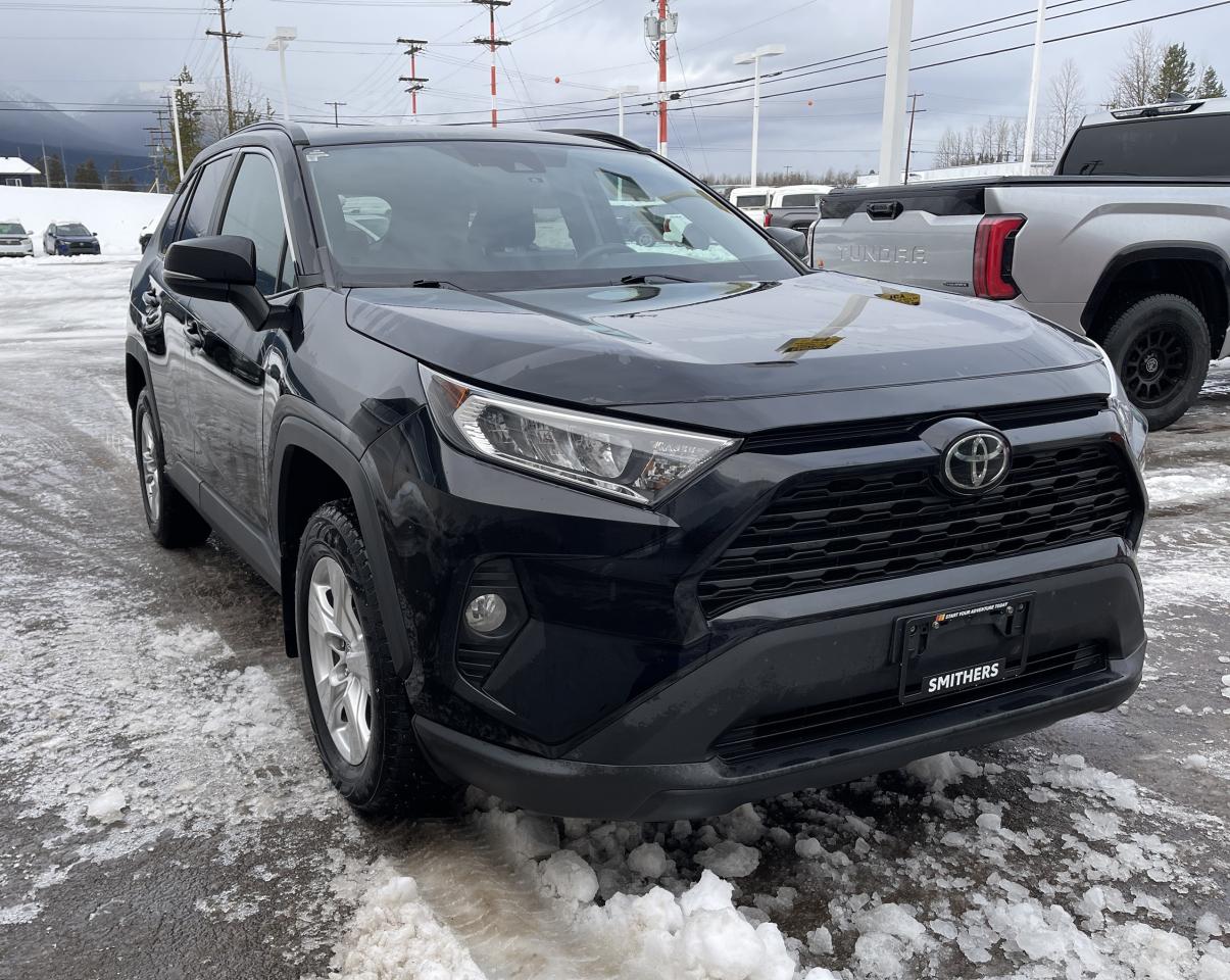 2021 Toyota RAV4 XLE Photo1