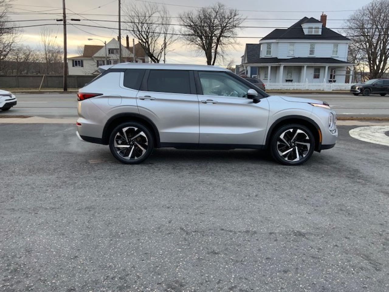 2022 Mitsubishi Outlander SEL Photo4