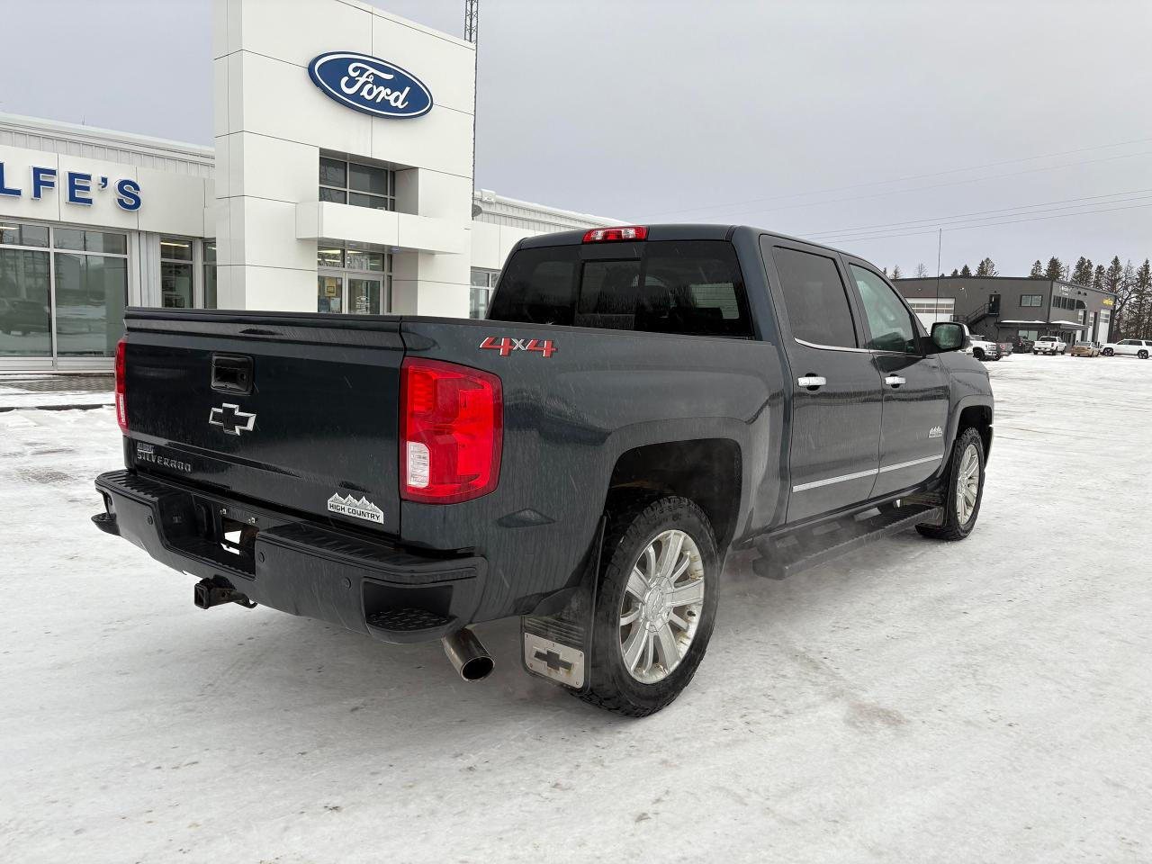 2018 Chevrolet Silverado 1500 HIGH COUNTRY 4WD Crew Cab 143.5 Photo4