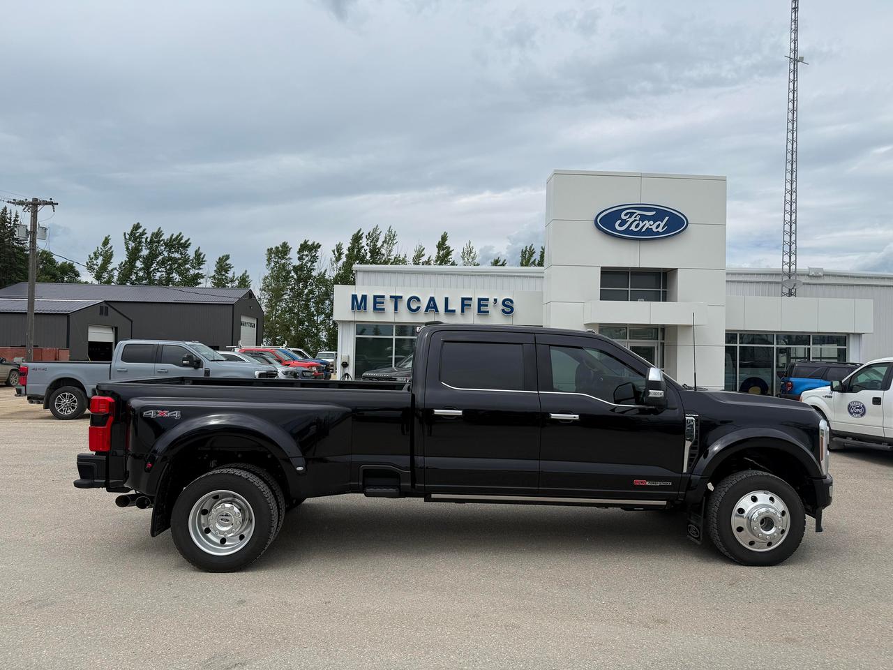 2025 Ford F-450 Super Duty DRW PLATINUM 4WD CREW CAB 8' BOX Photo0