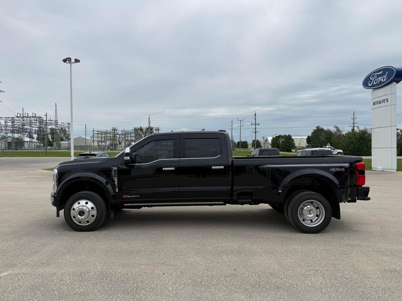 2025 Ford F-450 Super Duty DRW PLATINUM 4WD CREW CAB 8' BOX Photo4