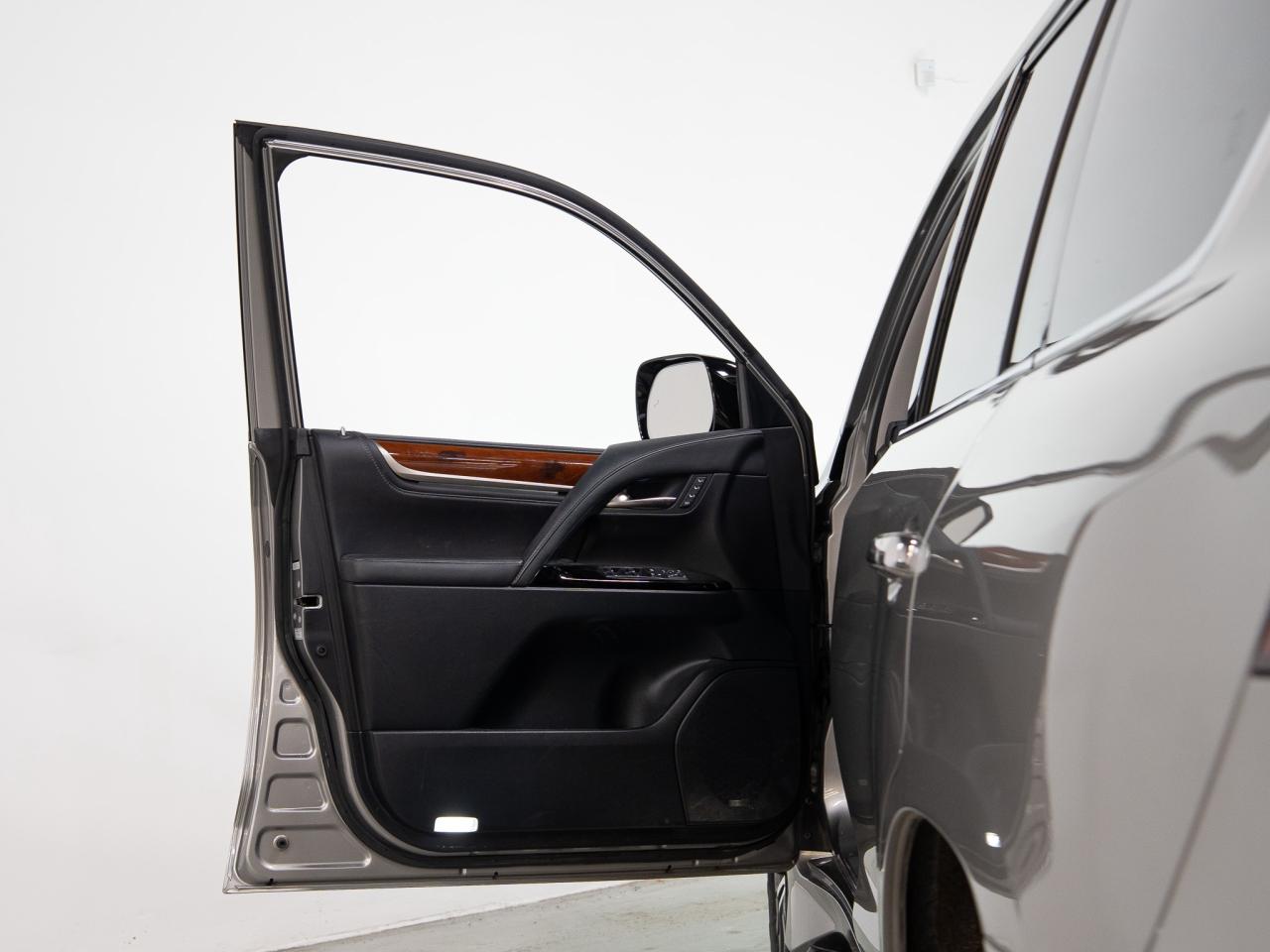 2016 Lexus LX 570 7 PASS | REAR ENTERTAINMENT | SUNROOF Photo