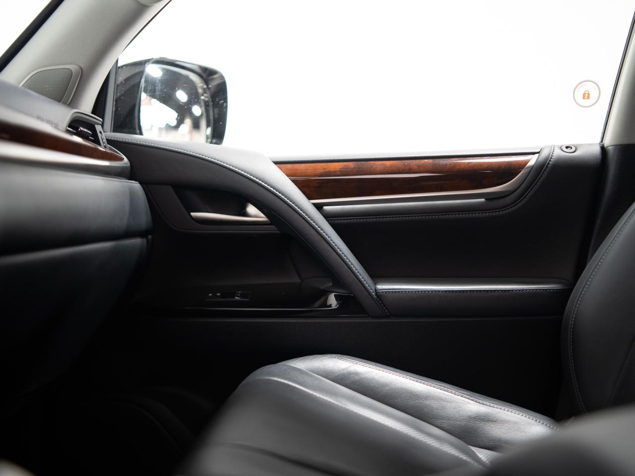 2016 Lexus LX 570 7 PASS | REAR ENTERTAINMENT | SUNROOF Photo